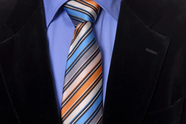 Деталь костюма бизнесмена с цветным галстуком — стоковое фото