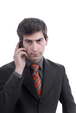 Telefondaki genç adam.