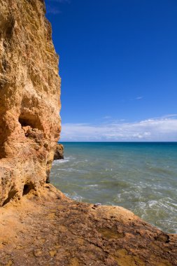 algarve kıyısında