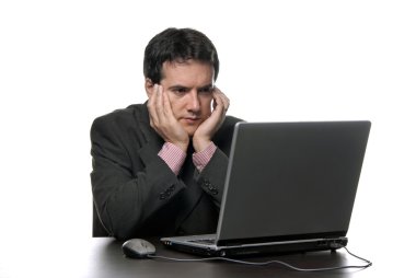 genç adam ve ile çalışma olduğunu laptop