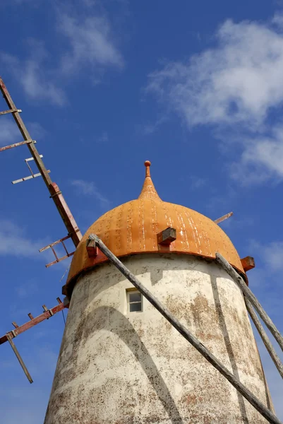 Azores starověký větrný mlýn — Stock fotografie