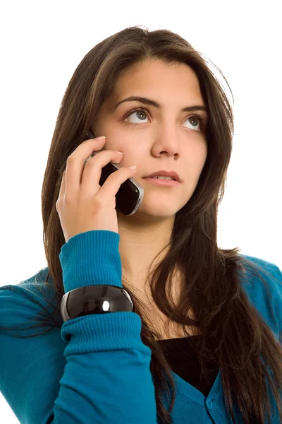 Młoda kobieta mówiąc na telefon komórkowy — Zdjęcie stockowe