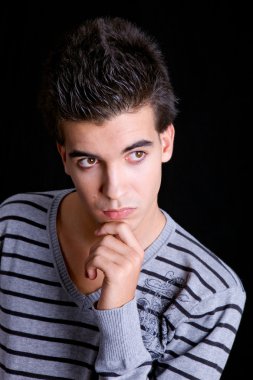 düşünme genç casual adam portresi