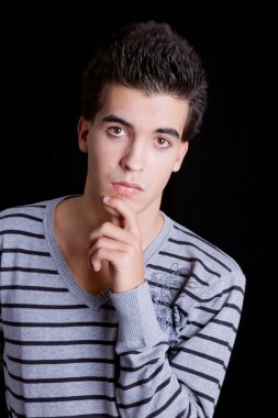 düşünme genç casual adam portresi