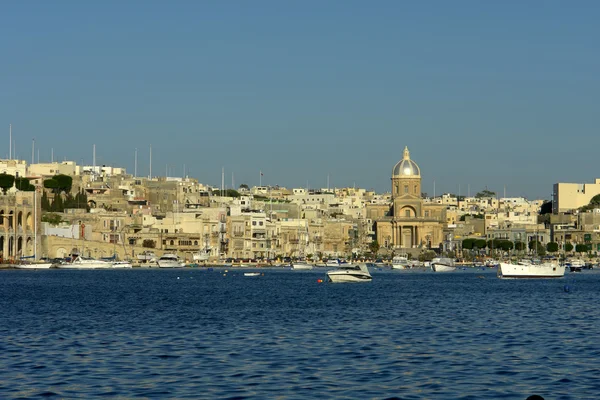 Antigua arquitectura de la isla de Malta en el puerto — Foto de Stock