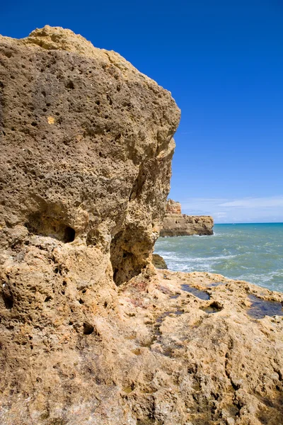 Algarve의 바위 해안 — 스톡 사진