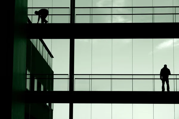 Hombre en el edificio — Foto de Stock