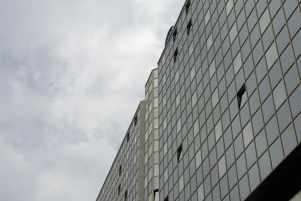 Moderno edificio de oficinas en la ciudad de Prague —  Fotos de Stock