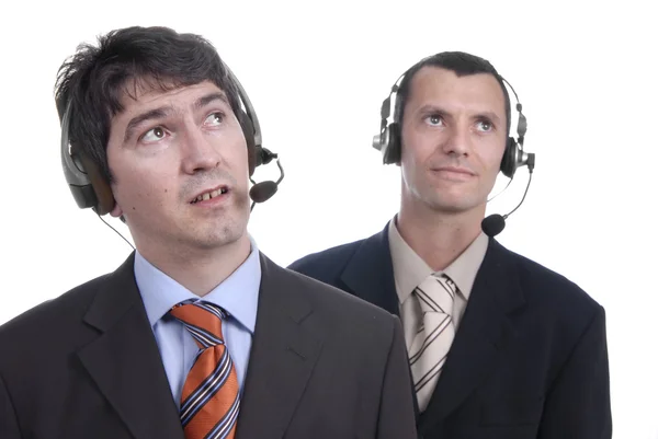 Dwóch młodych wywołanie centrum mężczyzn rozmawia przez telefon — Zdjęcie stockowe