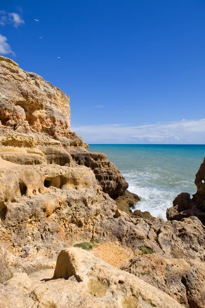 Felsige Küste der Algarve — Stockfoto