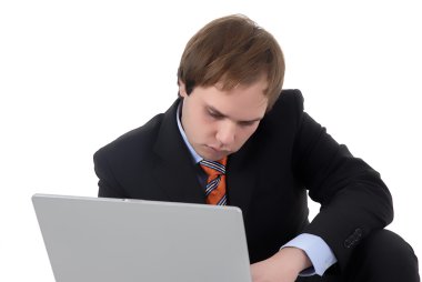 bilgisayarda çalışan adam