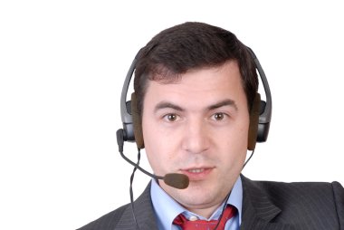 telefonla konuşan genç çağrı merkezi adam