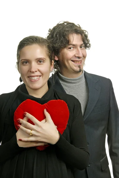 Jeune couple portrait avec coeur rouge — Photo