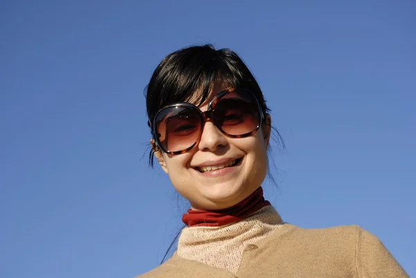 Young casual girl portrait in the sun light — Stock Photo, Image