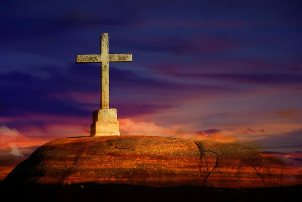 Cross siluett och molnen vid solnedgången — Stockfoto