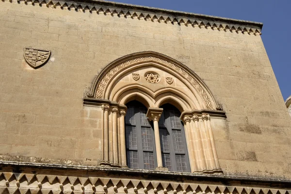 Ventana gótica medieval —  Fotos de Stock