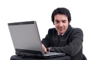 yakışıklı genç iş adamı laptop ile çalışma