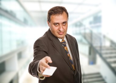 bir kart ile genç işadamı