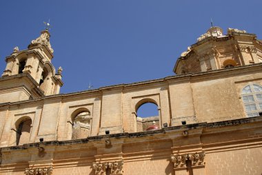 Antik kilise kule