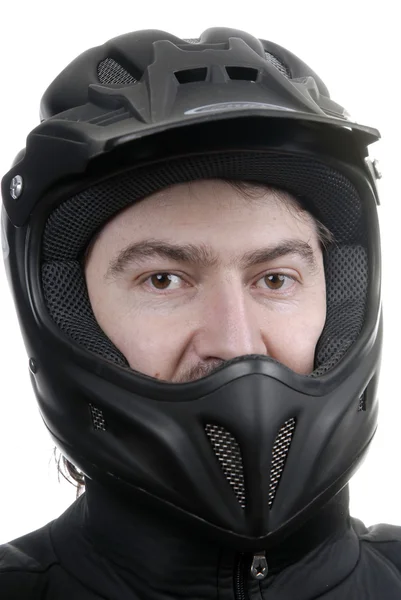 Junger Mann mit schwarzem Motorradhelm — Stockfoto