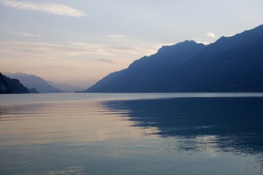 Swiss göl günbatımı