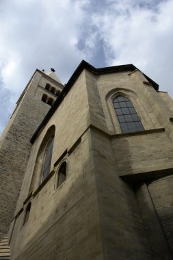 Prag bina