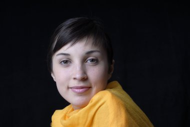 --dan genç ve mutlu bir kadın portresi.