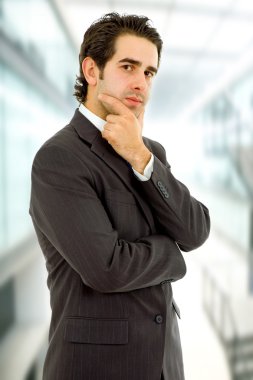 düşünme genç iş adamı