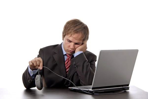 Jonge vervelen zakenman werken met is laptop — Stockfoto
