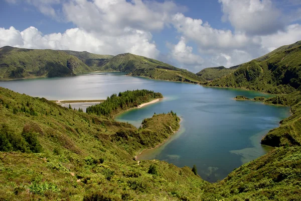 Lago montanhoso dos Açores — Fotografia de Stock