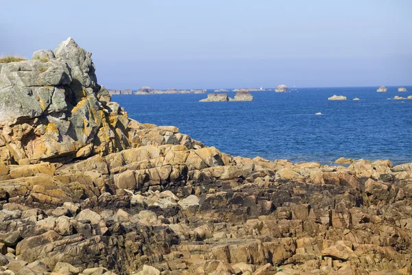 Cote de Granit rose, wybrzeżu Bretanii, w pobliżu miejscowości ploumanach — Zdjęcie stockowe