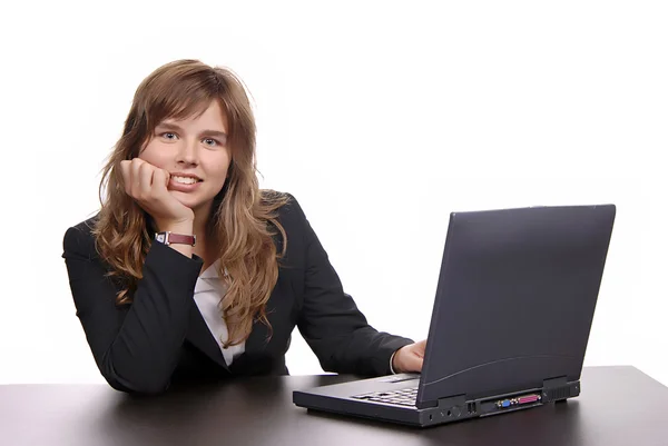 Onu laptop ile çalışan genç iş kadını — Stok fotoğraf