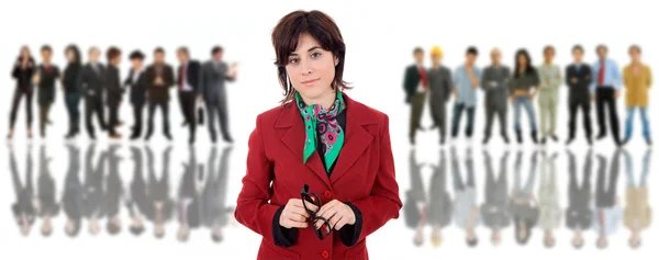 Femeia de afaceri în fața unui grup de — Fotografie, imagine de stoc
