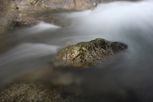 Cachoeira do parque nacional português — Fotografia de Stock