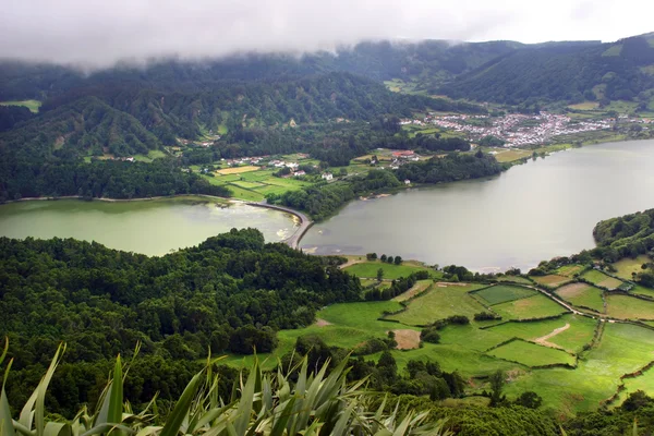 Zeven meer stad in Azoren eiland van s miguel — Stockfoto