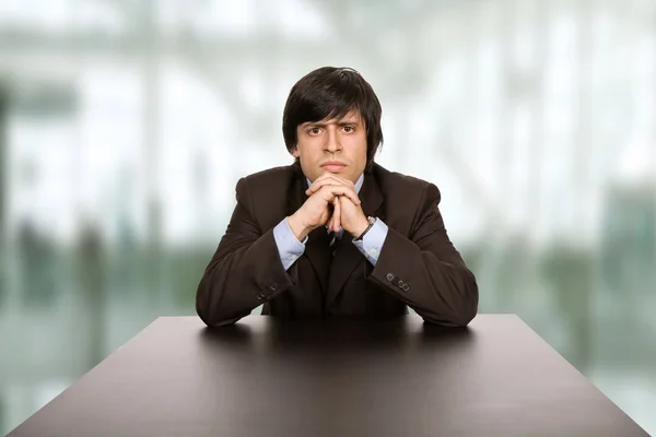 Young business man on a desk at the office — Stock Photo, Image