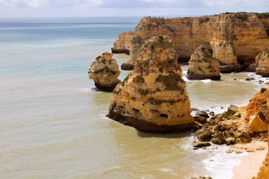 algarve adlı güzel plajı