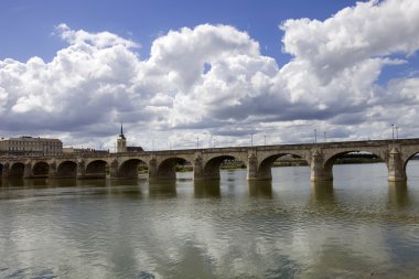 Saumur Köprüsü