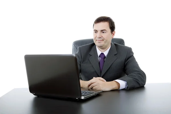 Giovane uomo d'affari che lavora con il laptop — Foto Stock