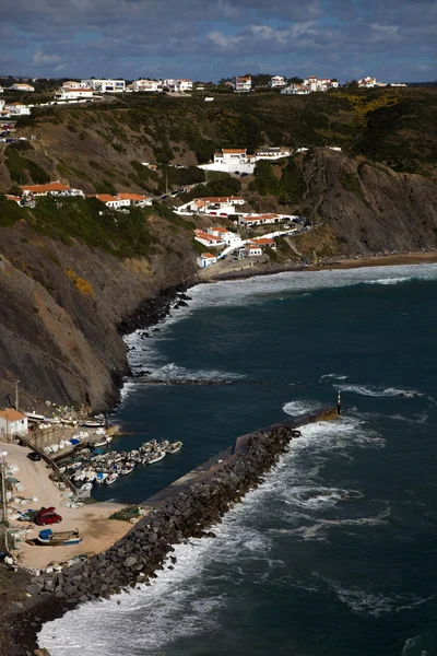 Veduta del villaggio di Arrifana Beach in Algarve — Foto Stock