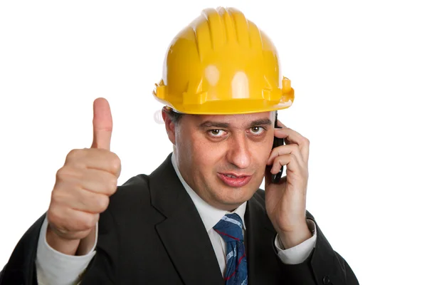 Инженер в жёлтой шляпе поднимает большой палец — стоковое фото