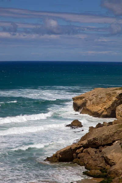 Skaliste wybrzeże algarve — Zdjęcie stockowe