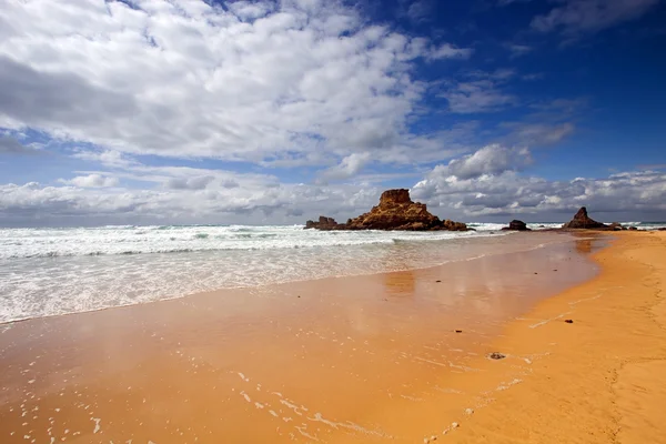 Spiaggia portoghese dell'Algarve — Foto Stock