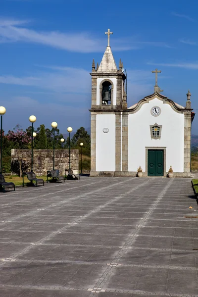 Pequeña iglesia blanca en Navarra — Foto de Stock