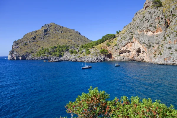 Middellandse Zee bij de kust van mallorca — Stockfoto