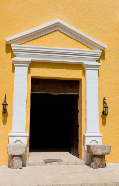 Puerta de la iglesia — Foto de Stock