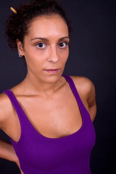 Retrato de jovem bela mulher de perto — Fotografia de Stock