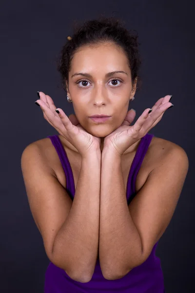 Jovem bela mulher de perto — Fotografia de Stock