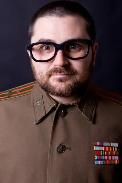 Молодий чоловік, одягнений як Російські військові — стокове фото