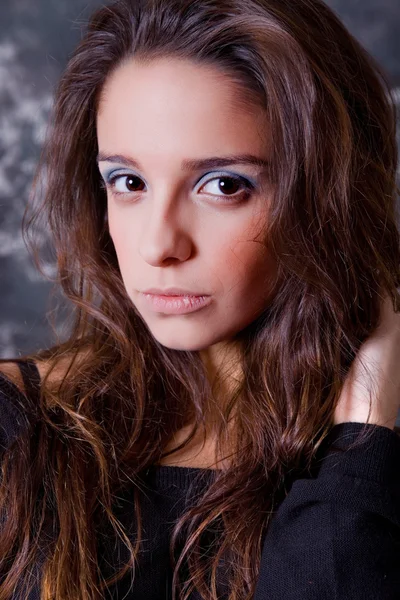 Young beautiful woman close up — Stock Photo, Image